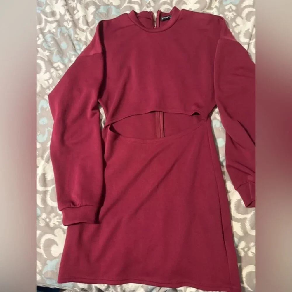 Chic Cutout Long Sleeve Dress in Burgundy - Picture 1 of 3